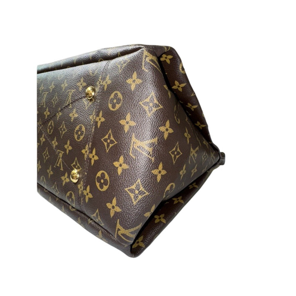 LOUIS VUITTON ARTSY MONOGRAM