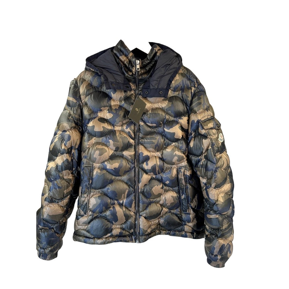 MONCLER WINTERJACKE IN CAMOUFLAGE