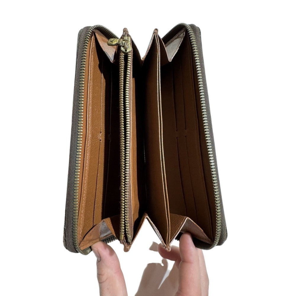 LOUIS VUITTON ZIPPY MONOGRAM