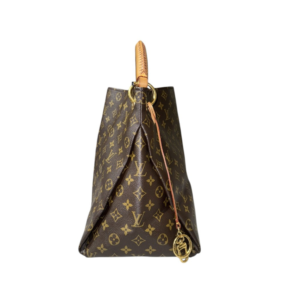 LOUIS VUITTON ARTSY MONOGRAM
