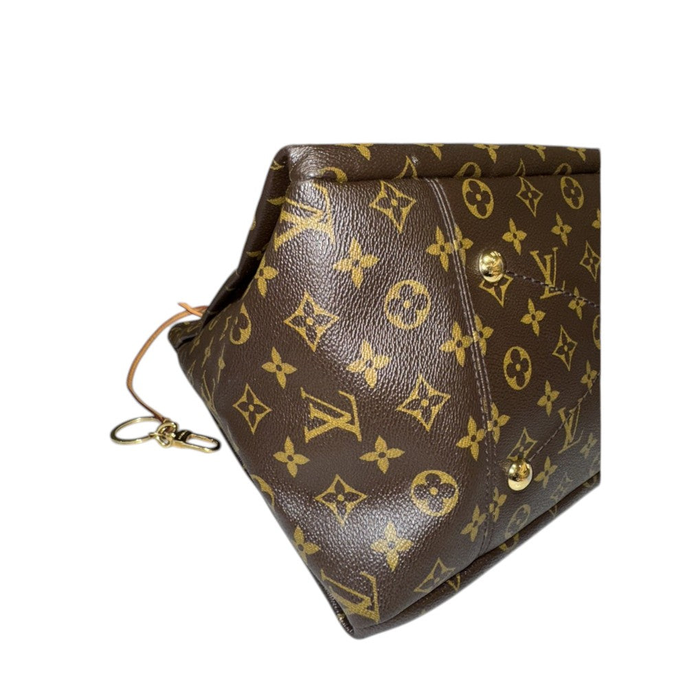 LOUIS VUITTON ARTSY MONOGRAM