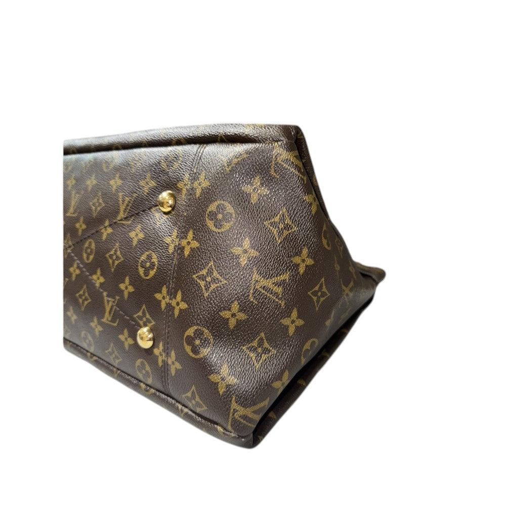 LOUIS VUITTON ARTSY MONOGRAM